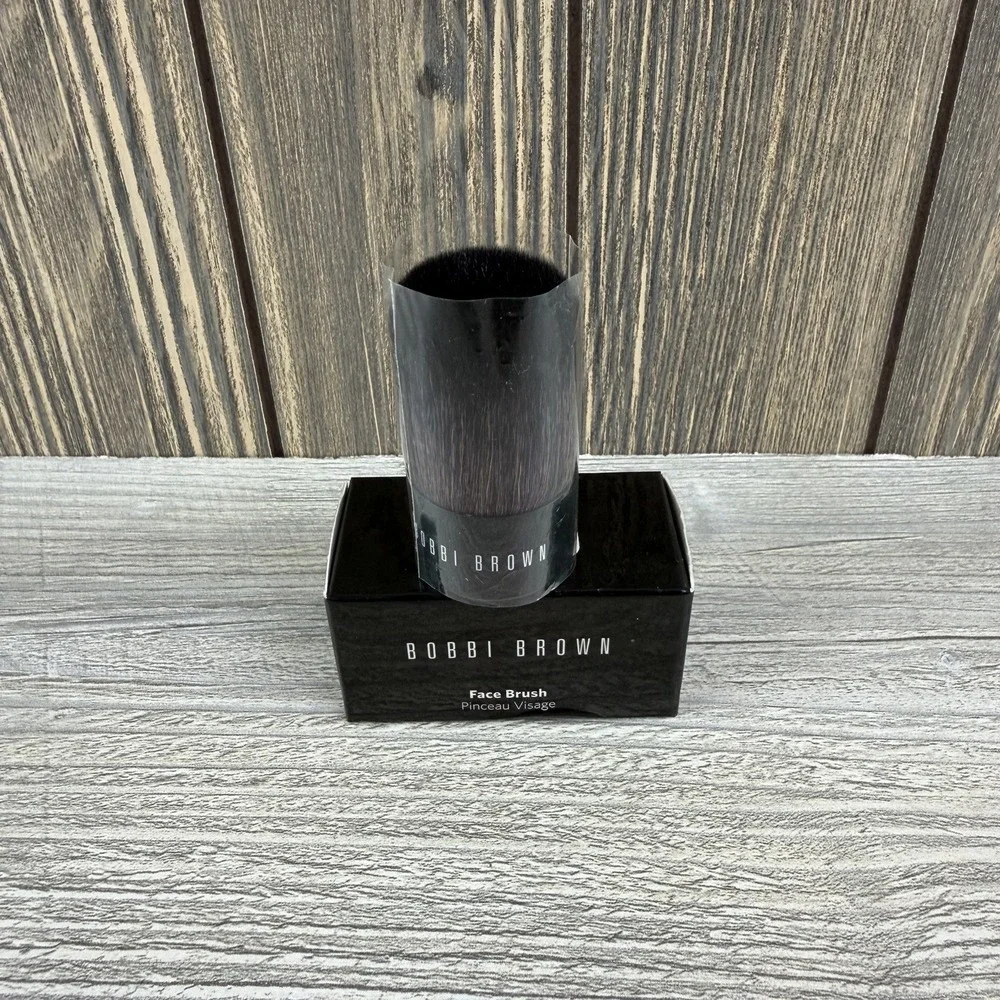 BOBBI BROWN - FACE BRUSH TRAVEL SIZE - 100% AUTHENTIC NIB  MSRP $34